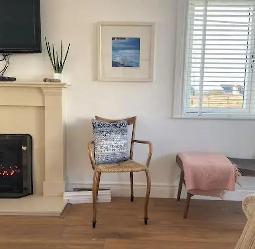 Seaside Chic! Modern Cosy Home